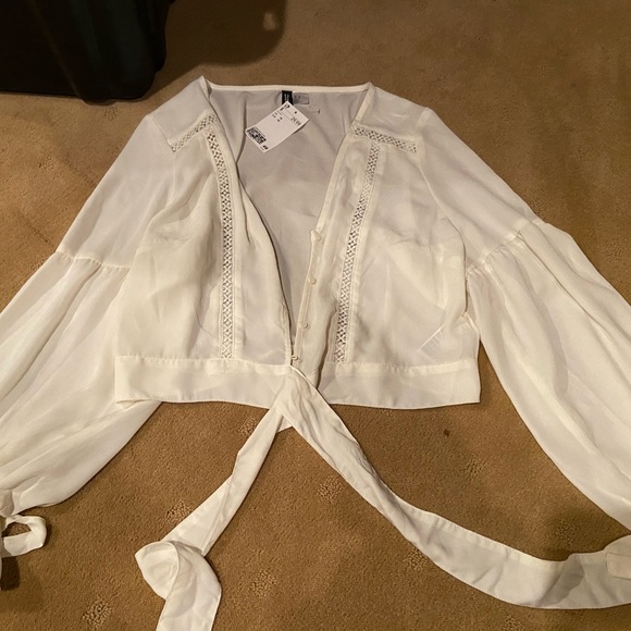 H&M Tops - White tied top